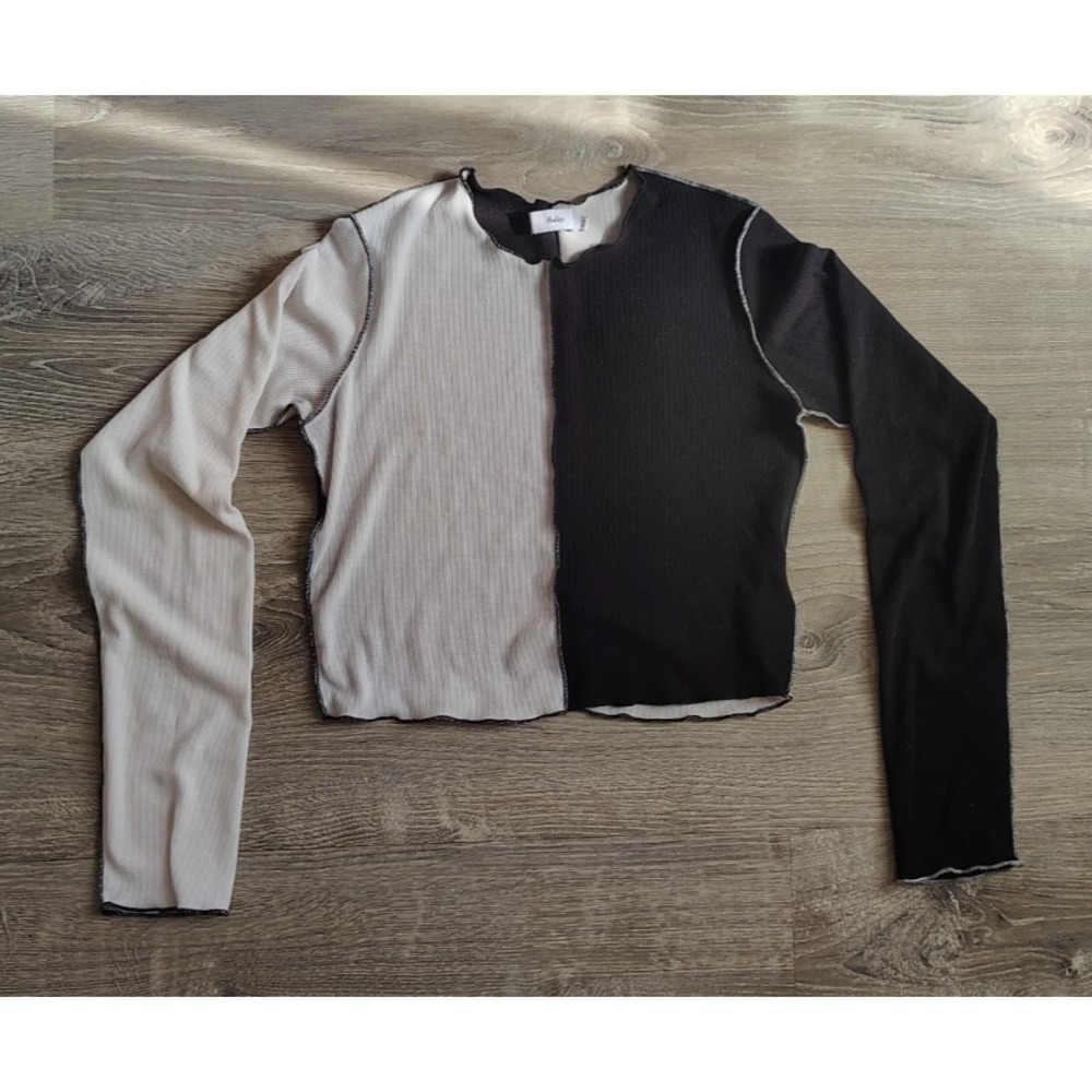 Adika Long Sleeve‎ Color block T-shirt Cropped Size XS Knit Long Sleeve Top